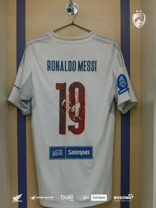 梅罗一体？印尼球员卡卡·罗纳尔多·梅西走红 球衣照获2.6万点赞