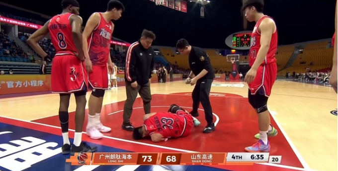 开云平台-郭艾伦重伤广州爆冷力克山东 徐昕17+10+4帽克里斯22+16