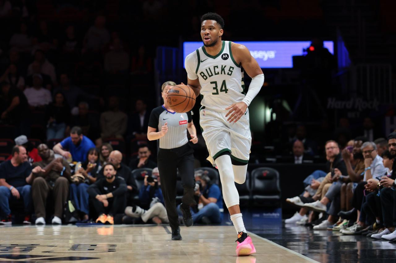 里程碑！160次30+10+5！字母哥超“大O”独占历史第一 统治力拉满